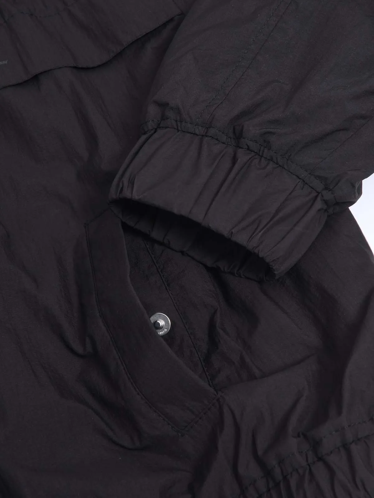 Ami Zipped Windbreaker - Black