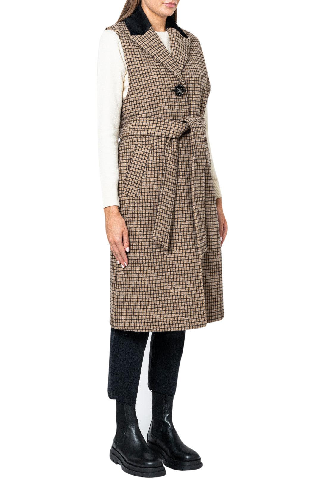 Sleeveless check trench coat