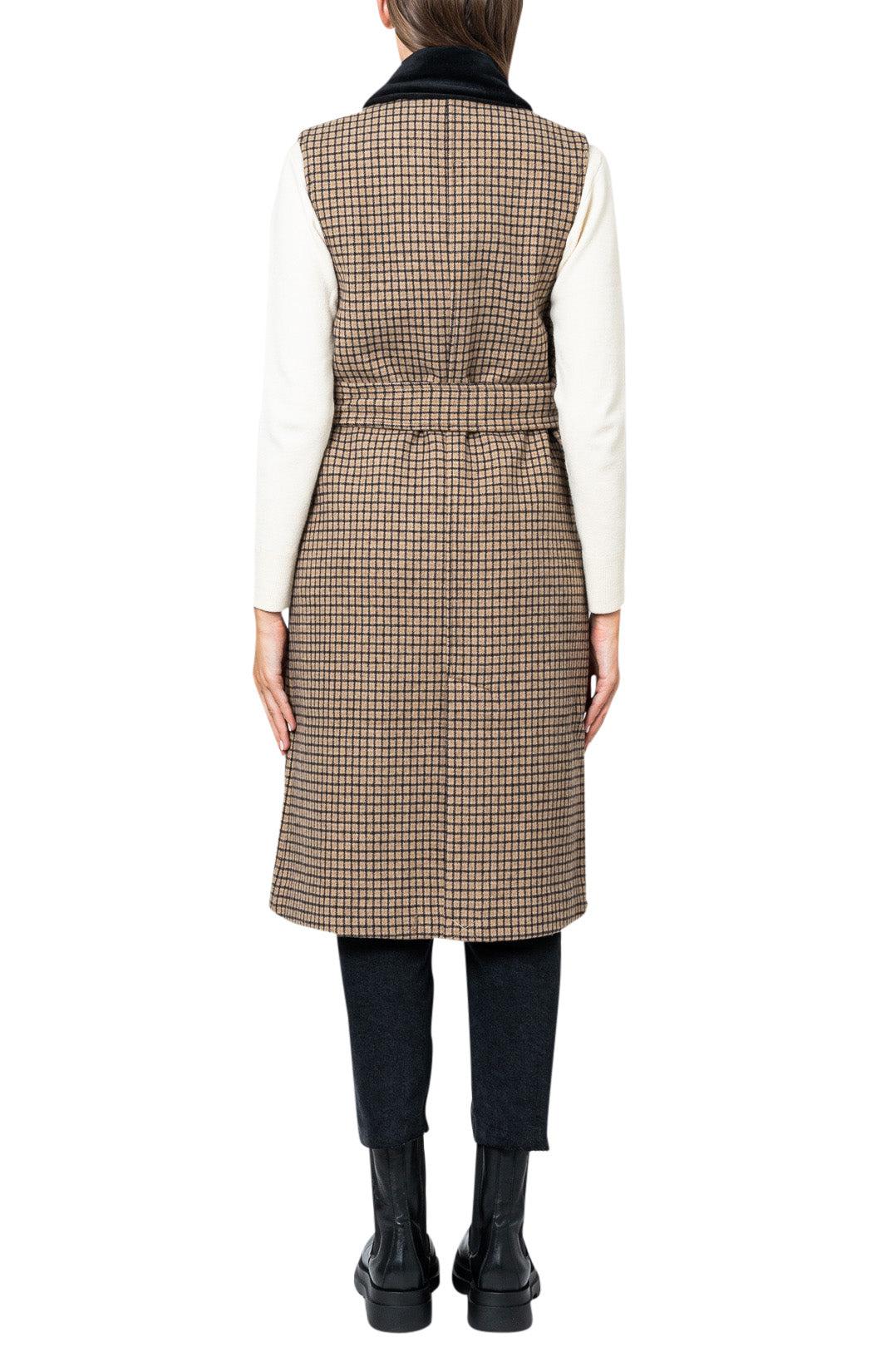 Sleeveless check trench coat