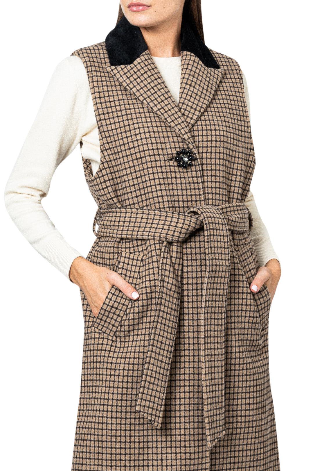 Sleeveless check trench coat